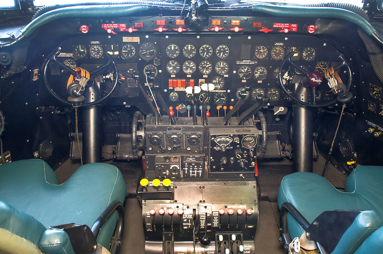 Douglas VC-54C Sacred Cow - Cockpit