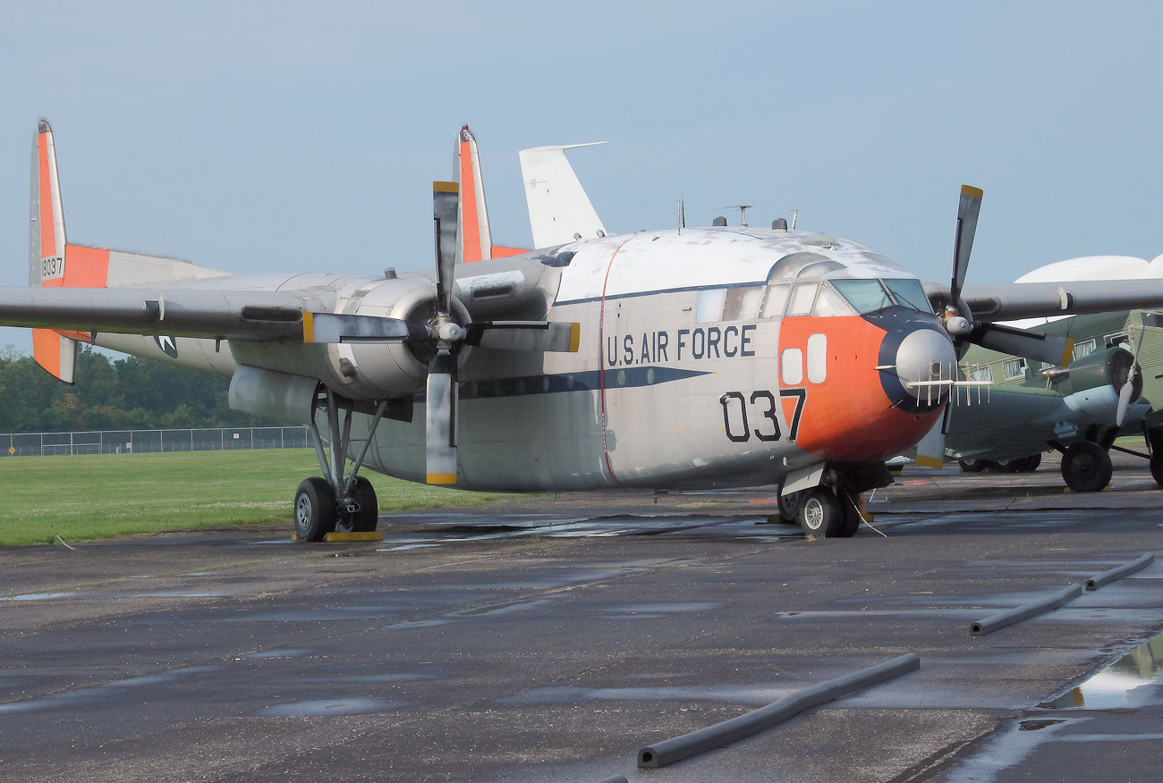 Fairchild C-119J Flying Boxcar - Bergungsgerät für Satelliten