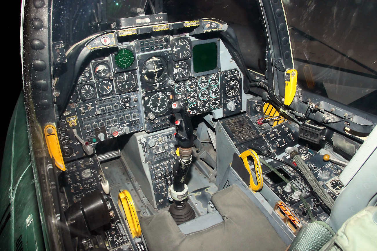 Fairchild Republic A-10A Thunderbolt II - Cockpit