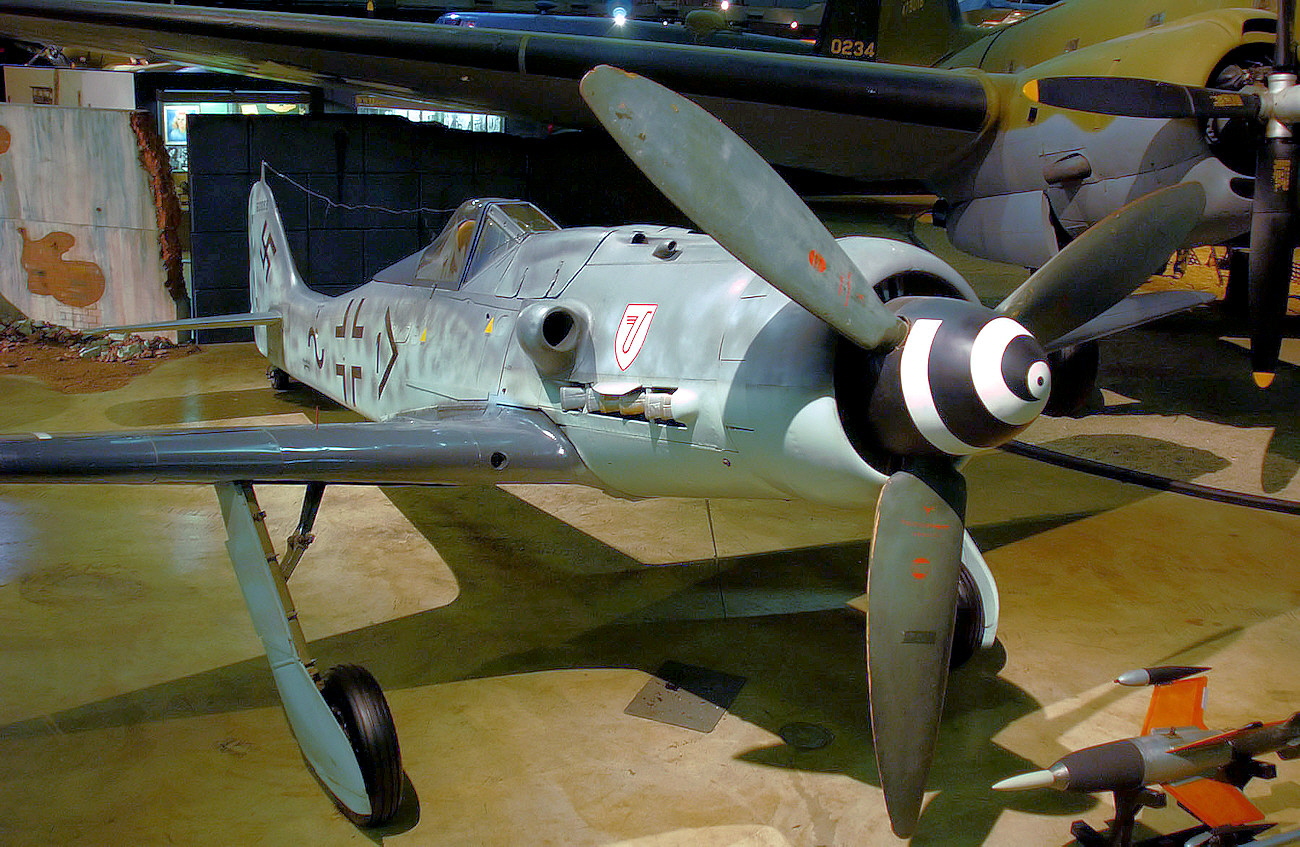 Focke-Wulf Fw-190 D-9 Langnase - mit Reihenmotor