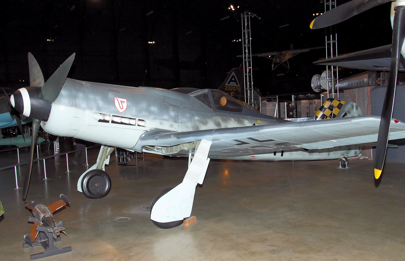 Fw 190 D-9 Langnase - U.S. Air Force Museum