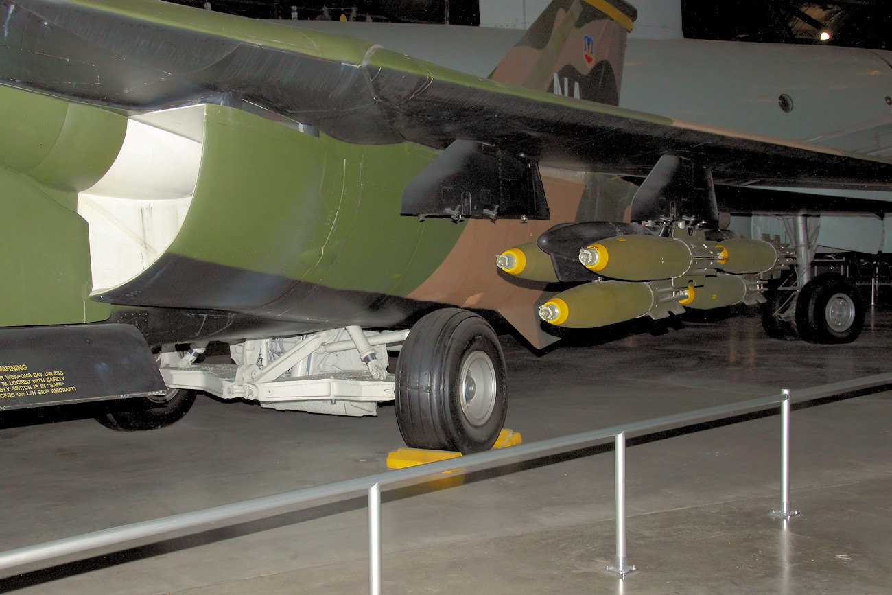 General Dynamics F-111A Aardvark - Bewaffnung