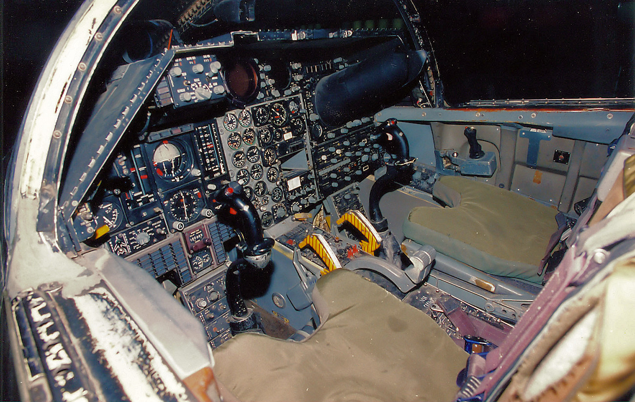 General Dynamics F-111A Aardvark - Cockpit