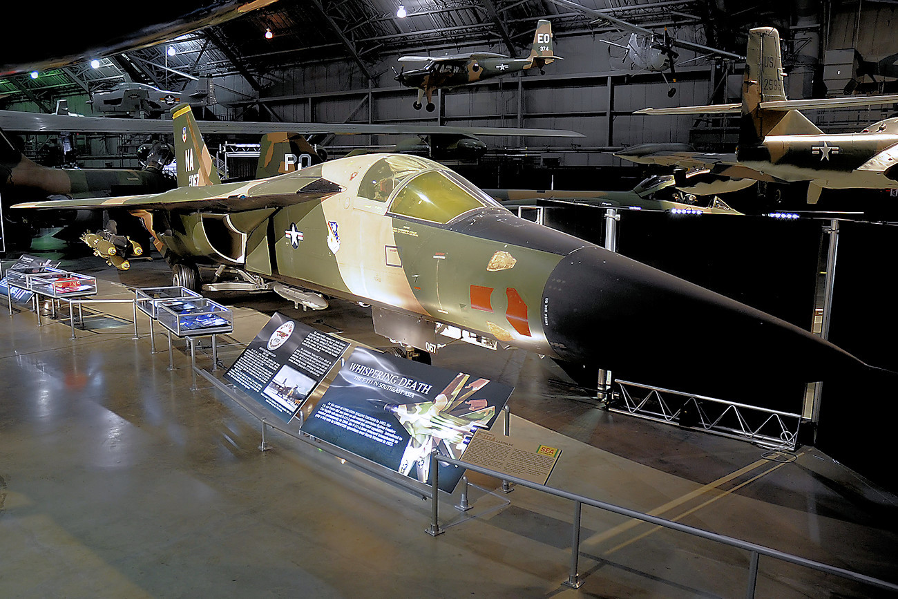 General Dynamics F-111A Aardvark - Kampfflugzeug