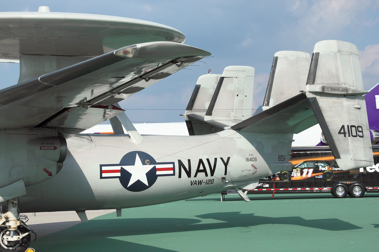 Grumman E-2 Hawkeye - Leitwerk