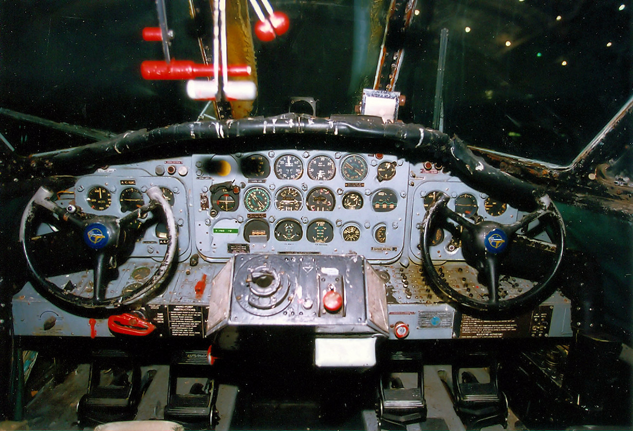 Grumman HU-16B Albatross - Cockpit