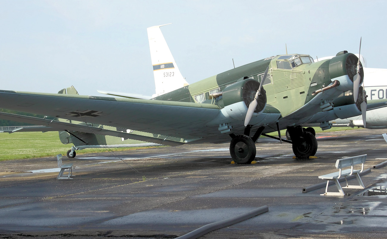Junkers Ju 52/3 - Das dreimotorige Flugzeug aus Wellblech wurde zum Synonym für Zuverlässigkeit