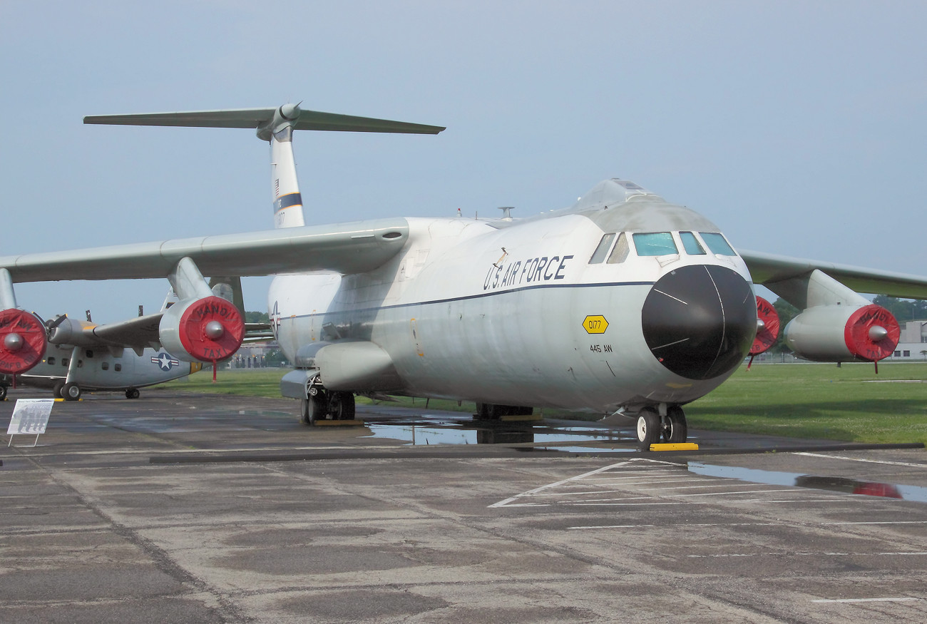 Lockheed C-141C Starlifter - Hanoi Taxi - Transportflugzeug