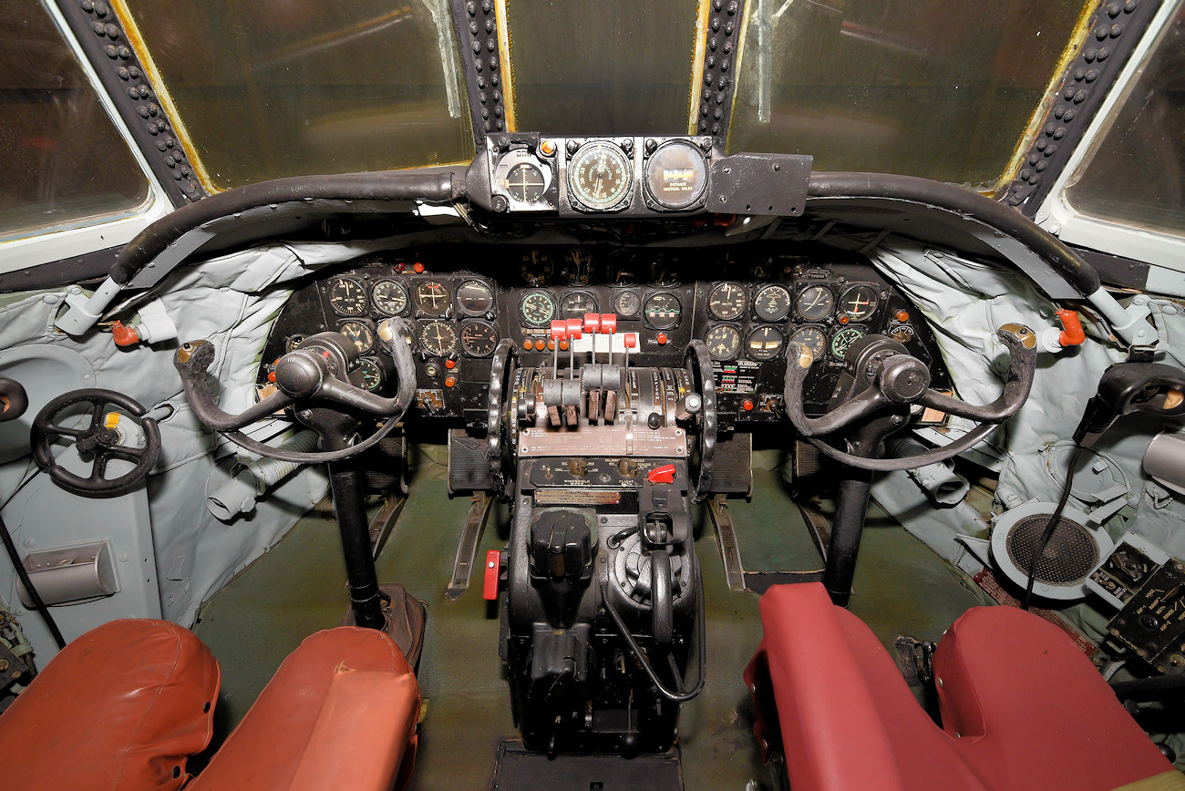 Lockheed EC-121D Constellation - Cockpit