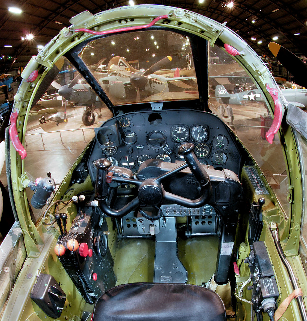 Lockheed P-38L Lightning - Cockpit