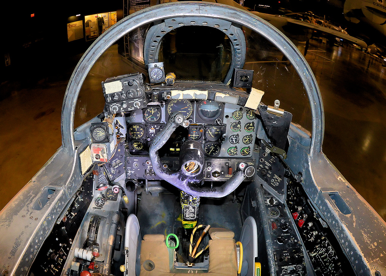 Martin B-57B Canberra vorderes Cockpit