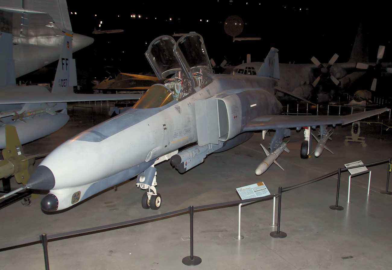 McDonnell Douglas F-4G Wild Weasel - F-4E Phantom II, deren Kanone durch elektronische Kampfausrüstung ersetzt wurde