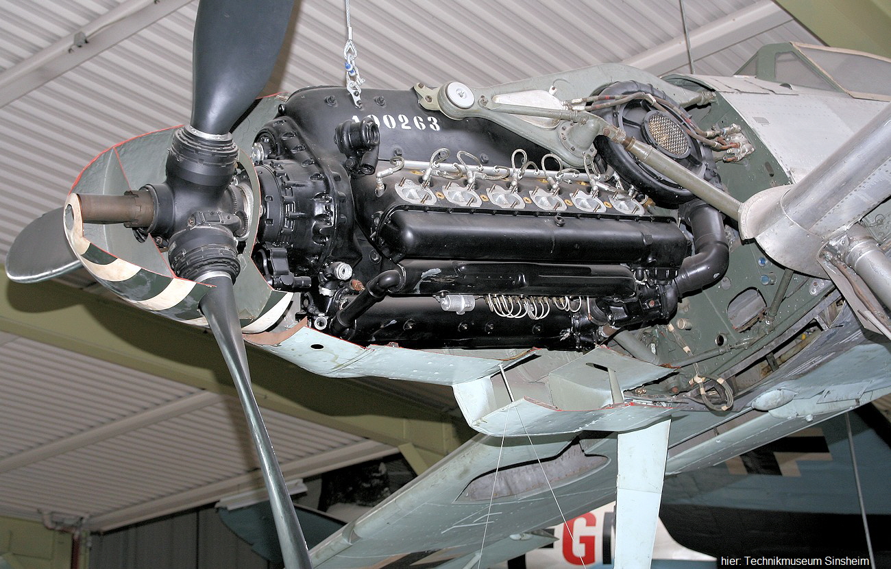 Messerschmitt Bf-109 Einbau des Flugzeugmotors