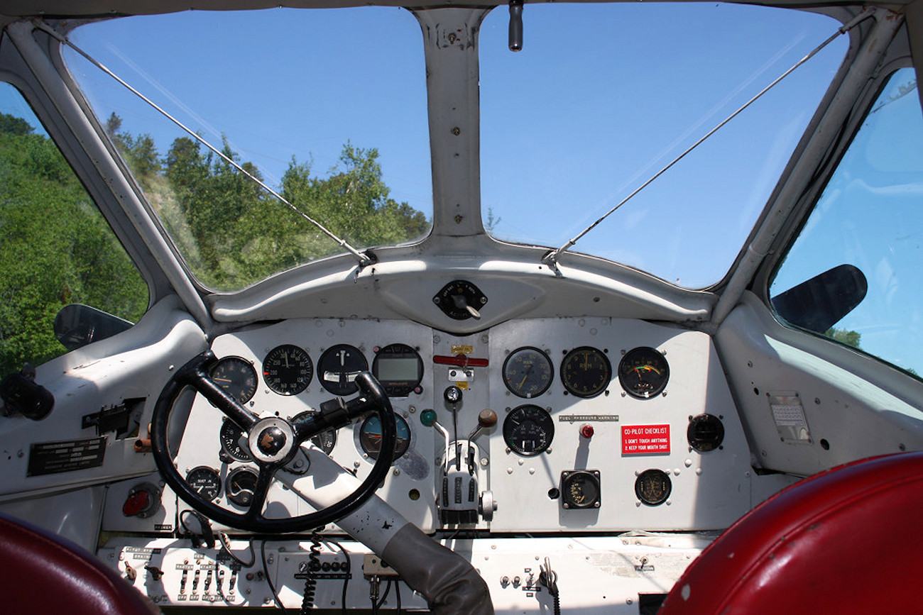 Noorduyn UC-64A Norseman - Cockpit