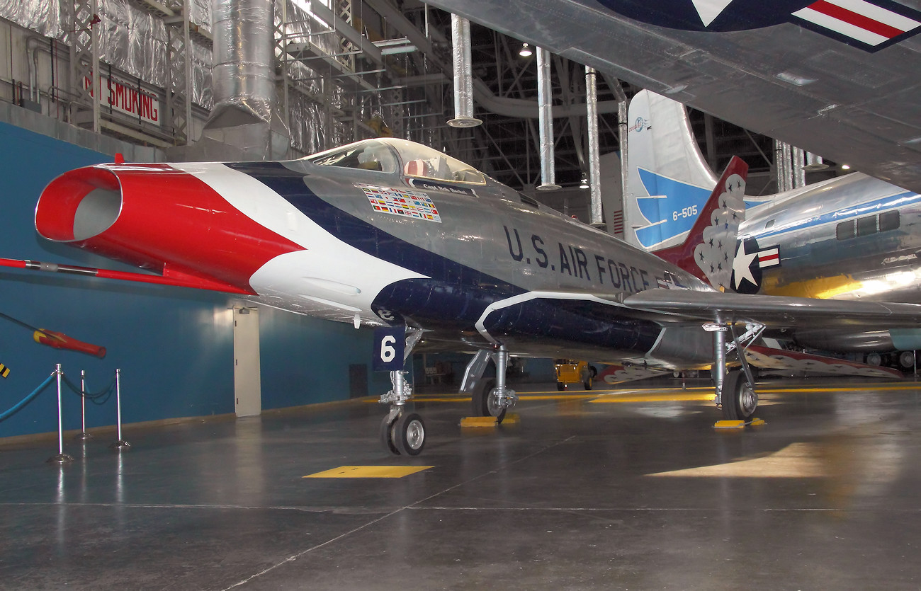 North American F-100D Super Sabre - Das erste Serienflugzeug, das schneller als der Schall fliegen konnte