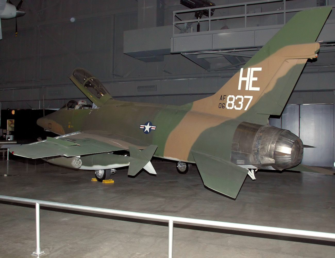 North American F-100F Super Sabre - Leitwerk