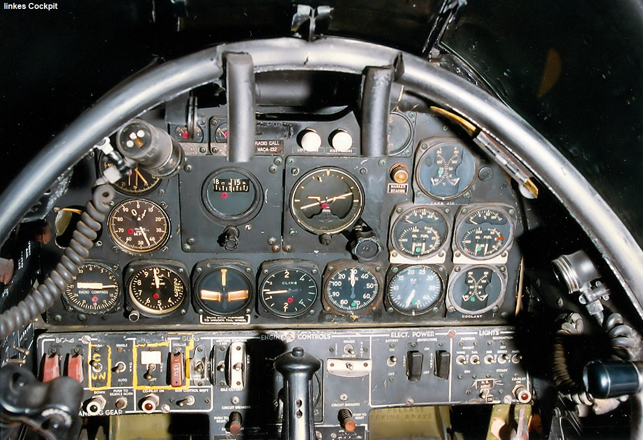 North American F-82B Twin Mustang linkes Cockpit