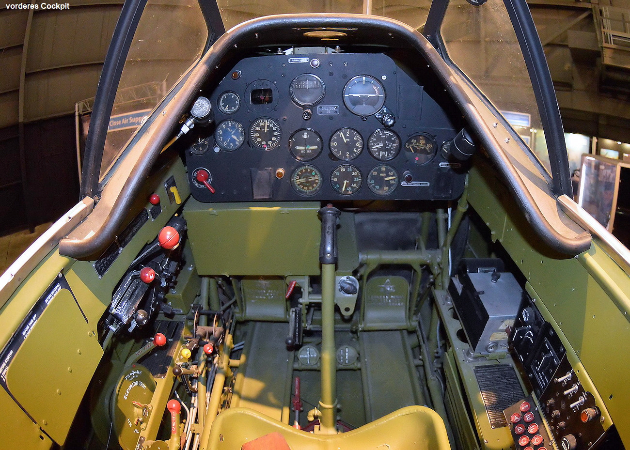 North American T-6D Mosquito - Cockpit vorne