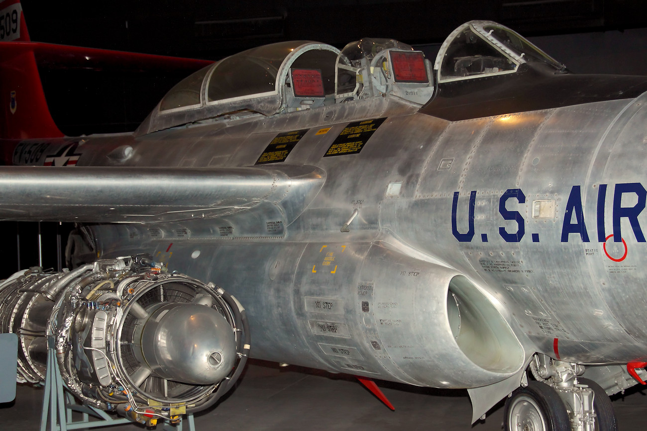 Northrop F-89J Scorpion - Cockpit