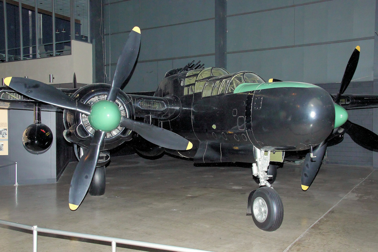 Northrop P-61 C Black Widow - Das Kampfflugzeug mit Doppelleitwerk wurde ausschließlich als Nachtjäger gebaut