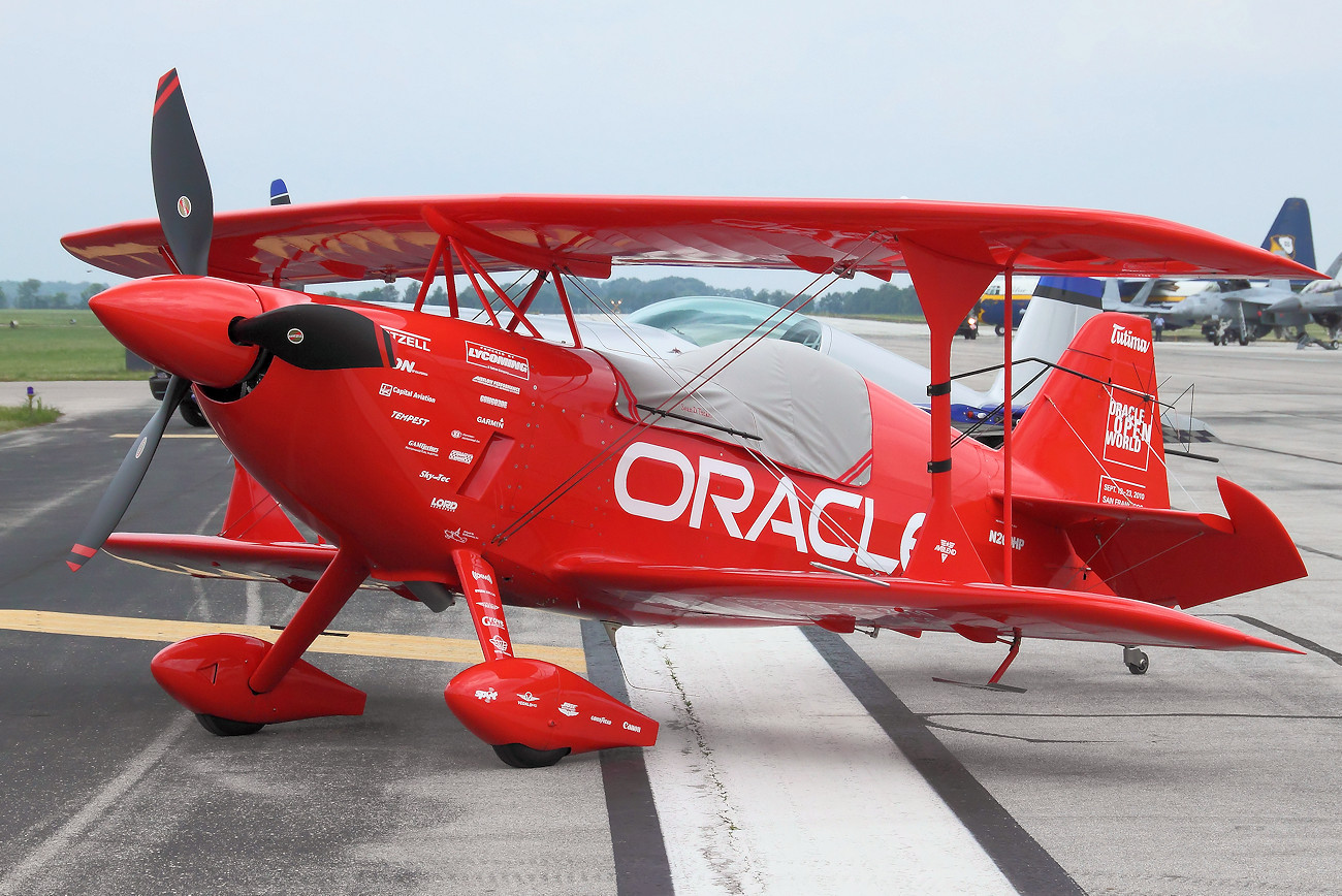 Oracle Challenger II - Kunstflug des Aviation Specialists Sean T. Tucker