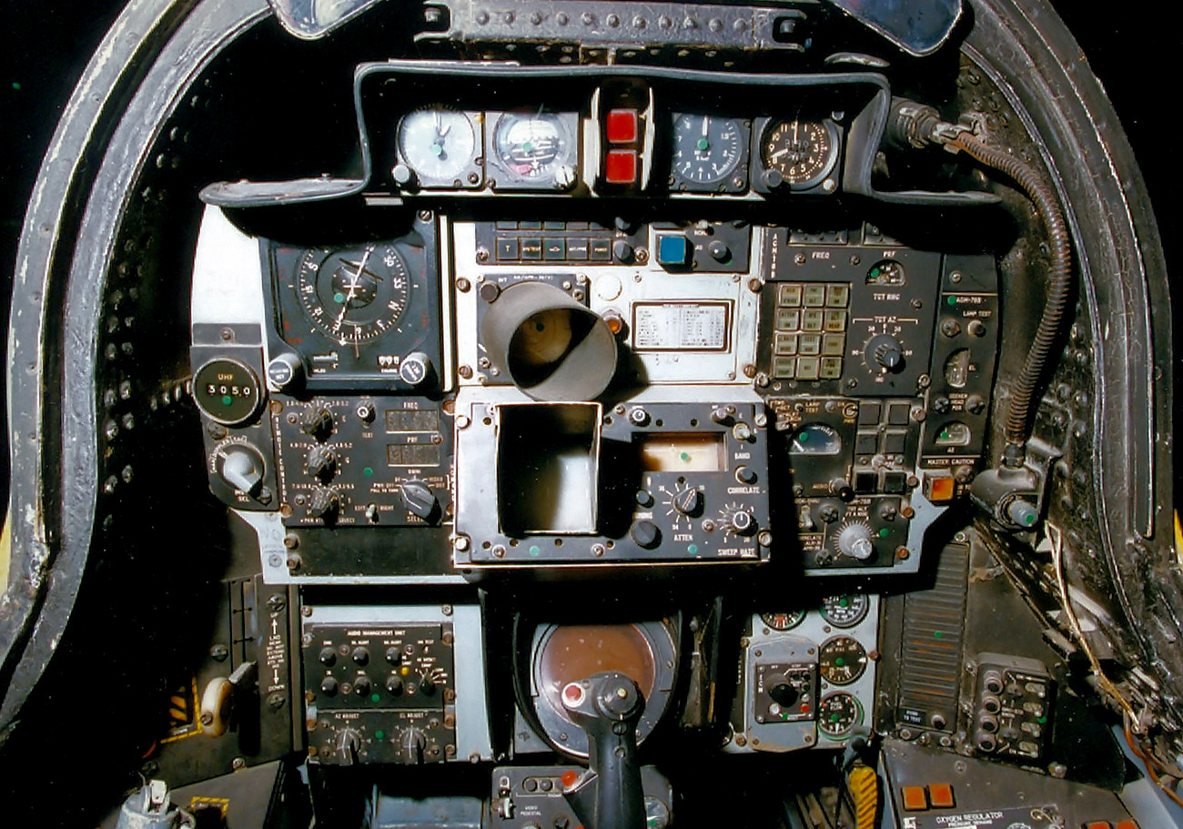 Republic F-105G Thunderchief - Cockpit hinten