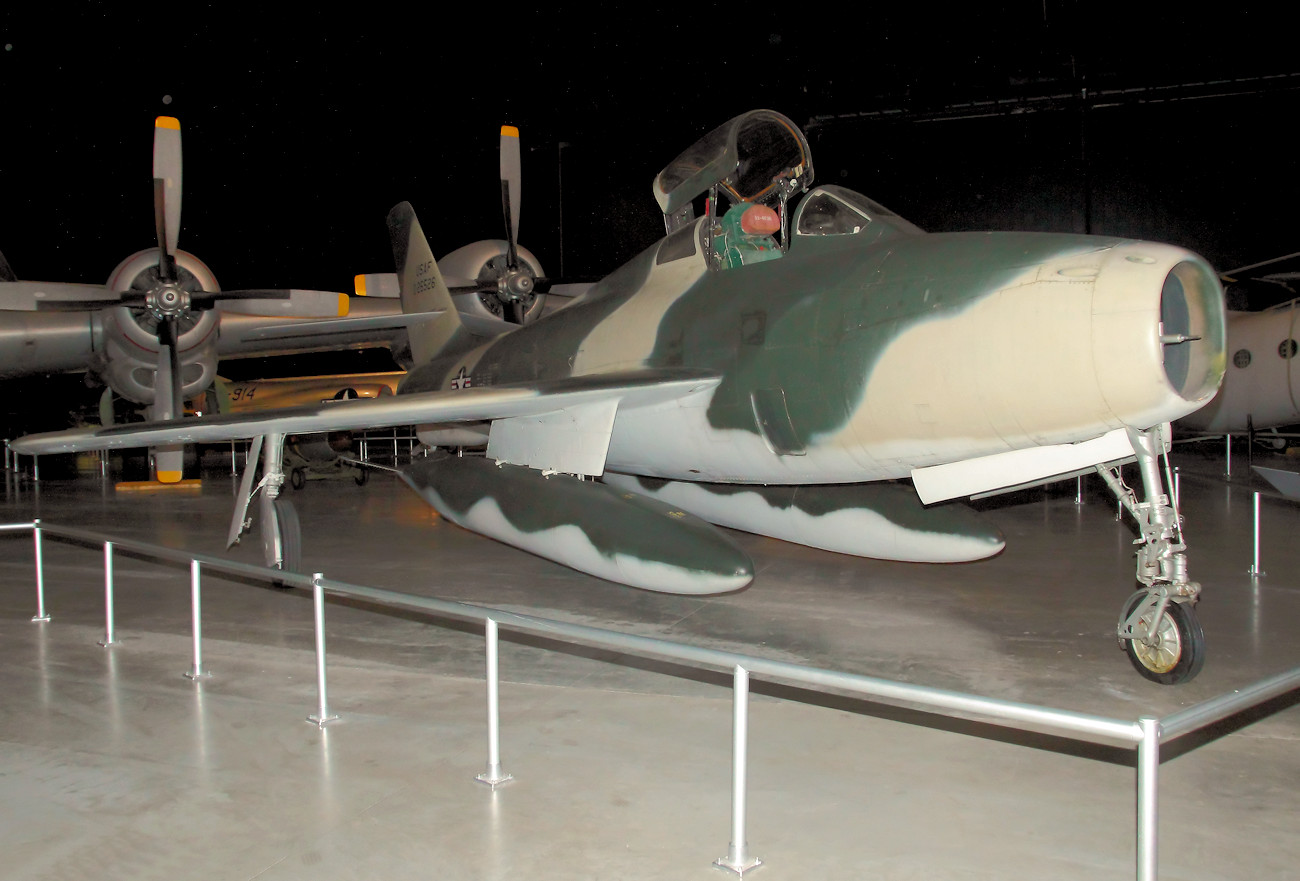 Republic F-84F Thunderstreak Jagdbomber mit gepfeilten Flügeln zur Bodenunterstützung