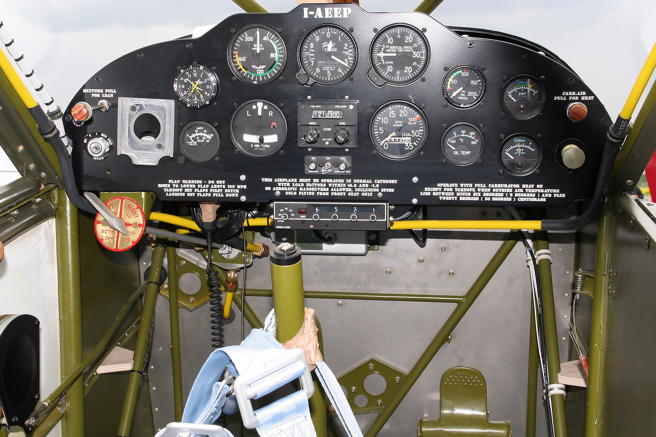 Stinson L-5 Sentinel - Cockpit