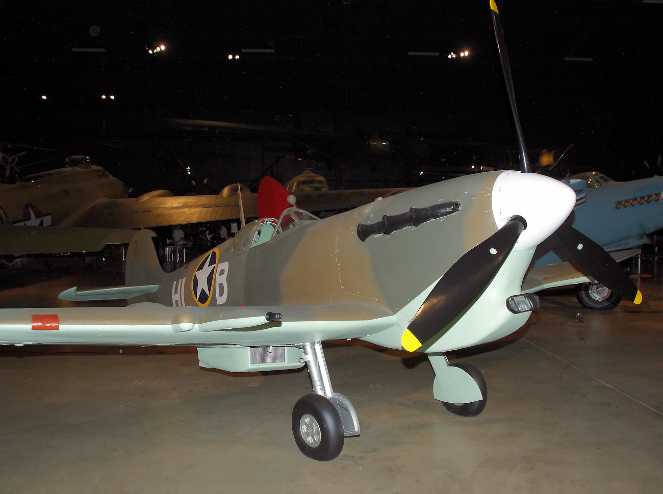 Supermarine Spitfire Mk. Vc Trop - tropentaugliche und wüstenfeste Version mit Staubfilter und verbesserter Kühlung