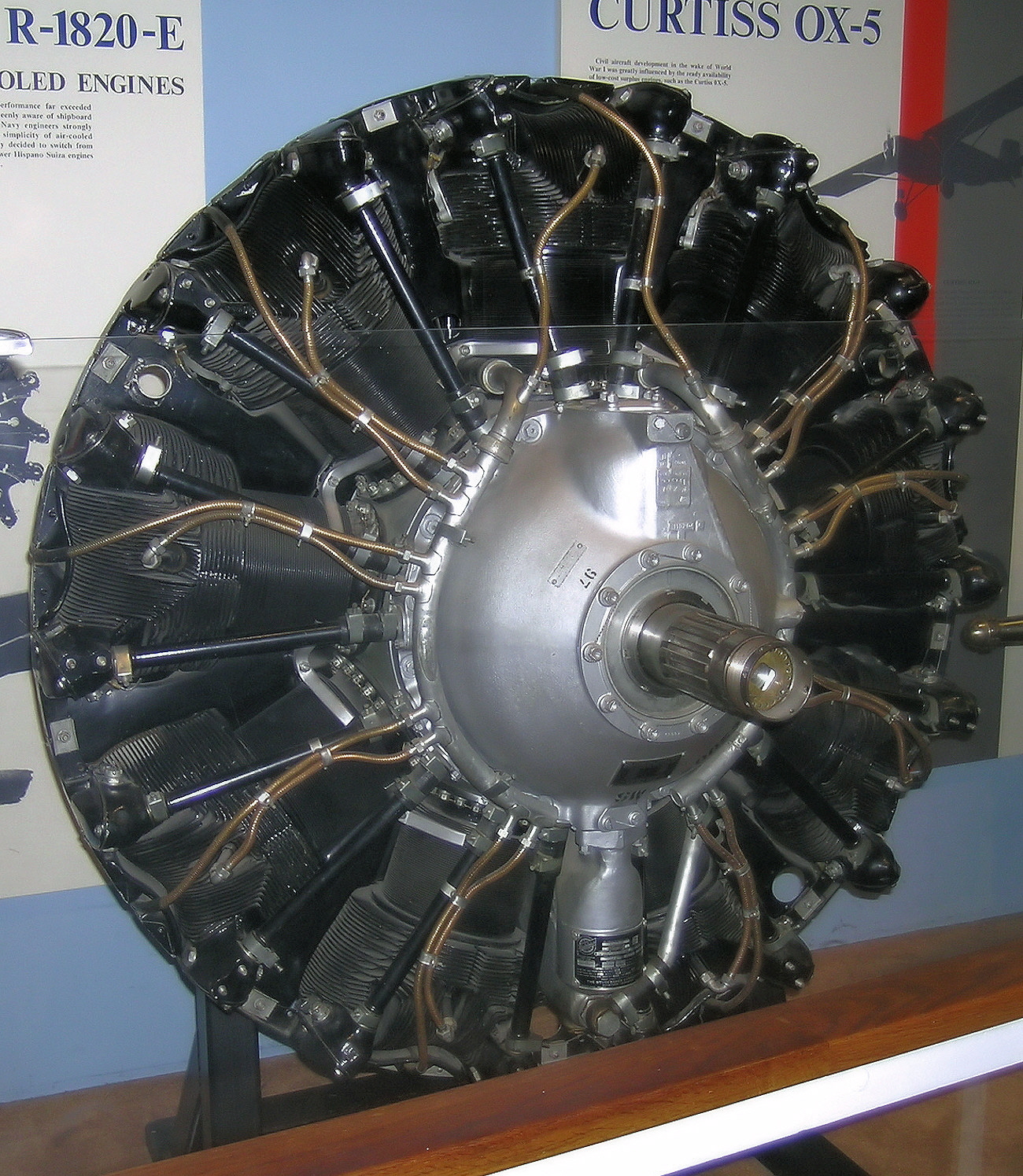 Wright R-1820-97 Cyclone - luftgekühlter 9-Zylinder-Sternmotor