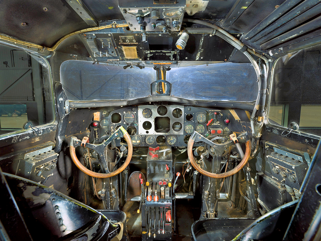 Boeing 247-D - Cockpit
