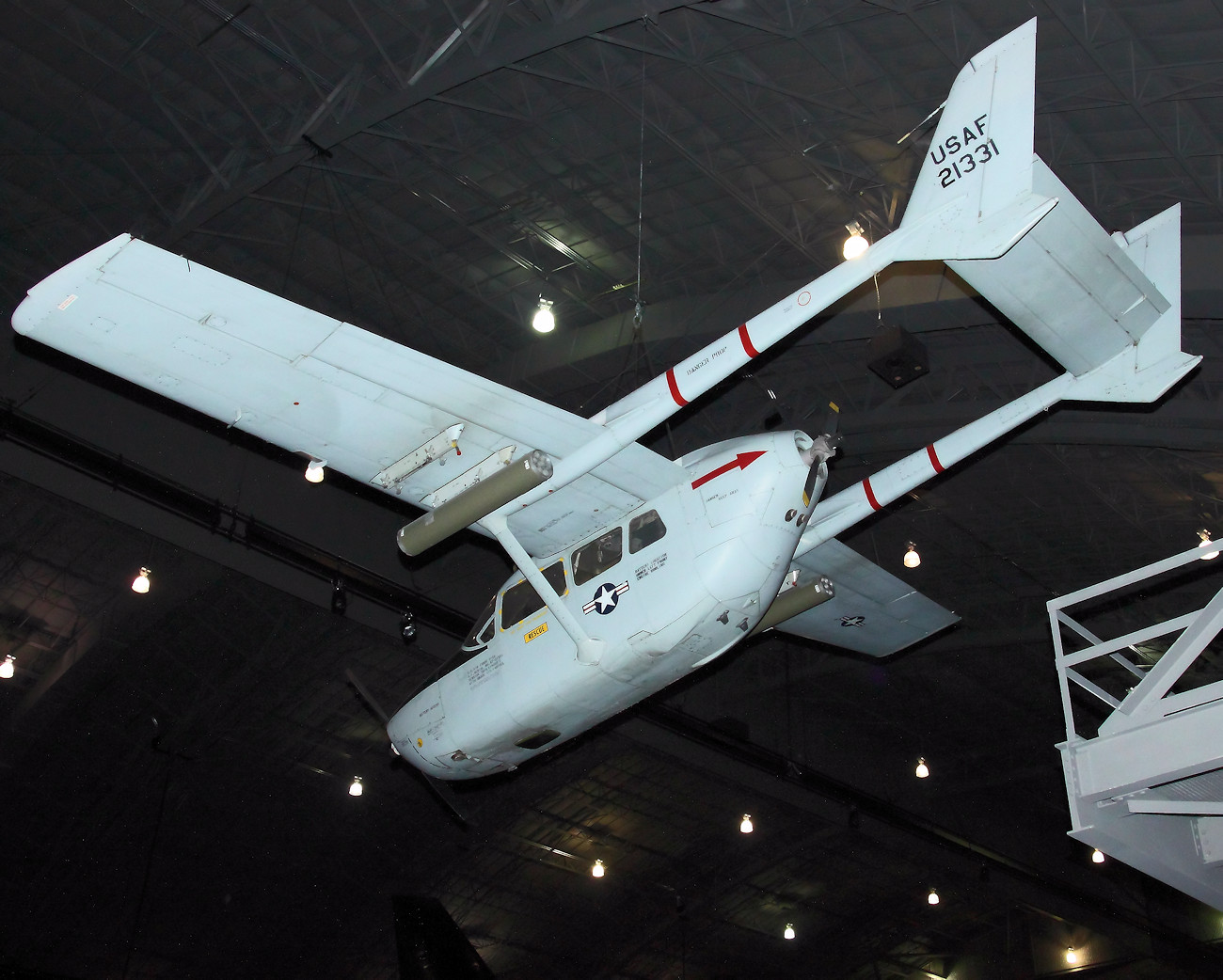 Cessna O-2A Skymaster - Doppelleitwerk