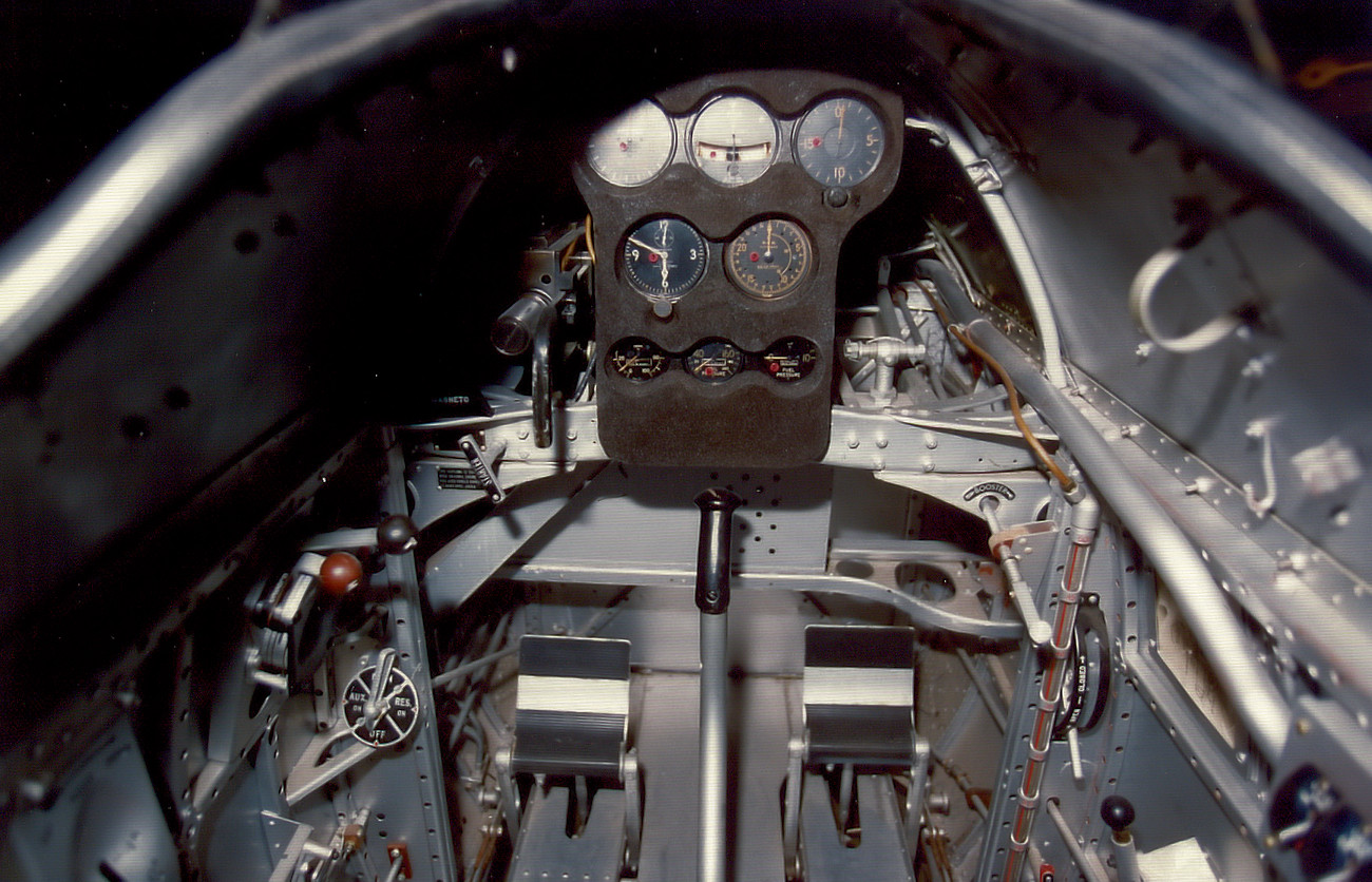Curtiss P-6E Hawk - Cockpit