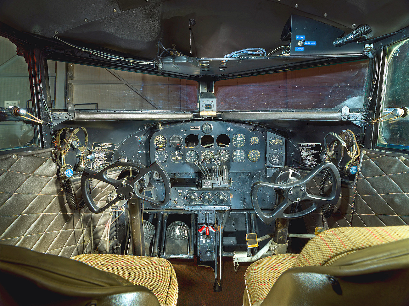 Ford 5-AT Tri-Motor - Cockpit