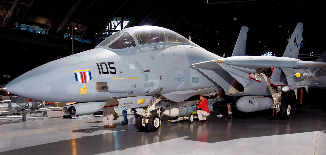Grumman F-14 Tomcat - überschallschnelles Kampfflugzeug mit Schwenkflügel