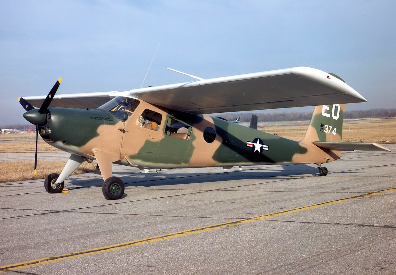 Helio U-10D Super Courier - Beobachtungsflugzeug