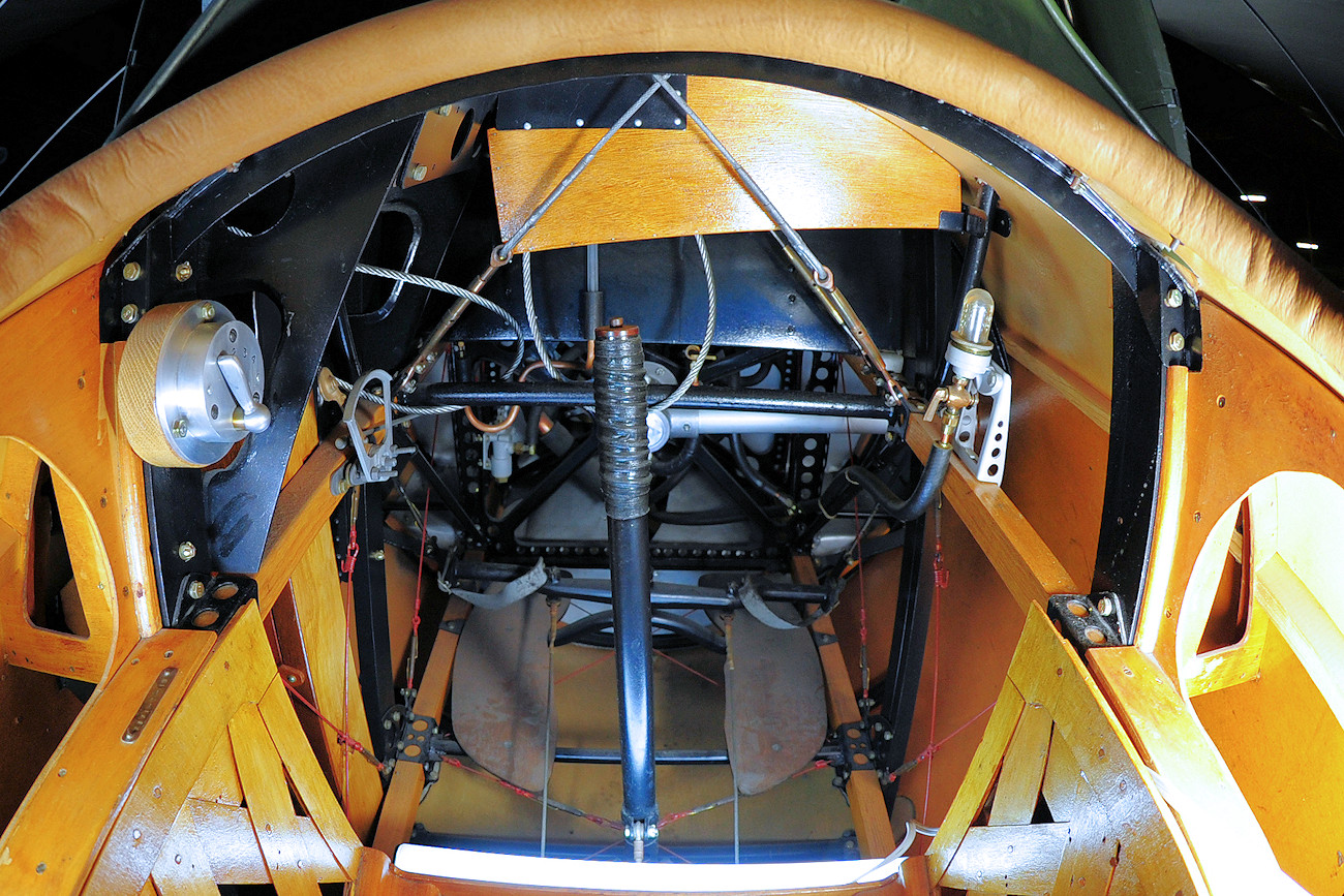Nieuport 28 - Cockpit