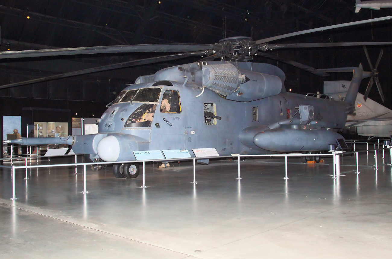 Sikorsky MH-53M Pave Low IV - kampfwertgesteigerte Variante für nächtliche Tiefangriffe auf langen Strecken