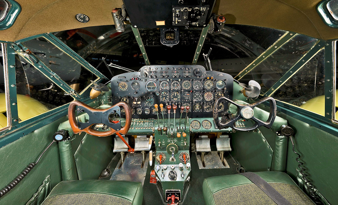 Beechcraft D18S Twin Beech - Cockpit