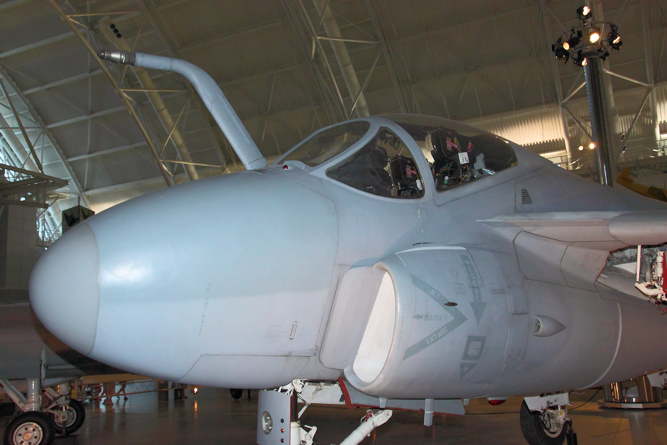 Grumman A-6E Intruder - Tankstutzen