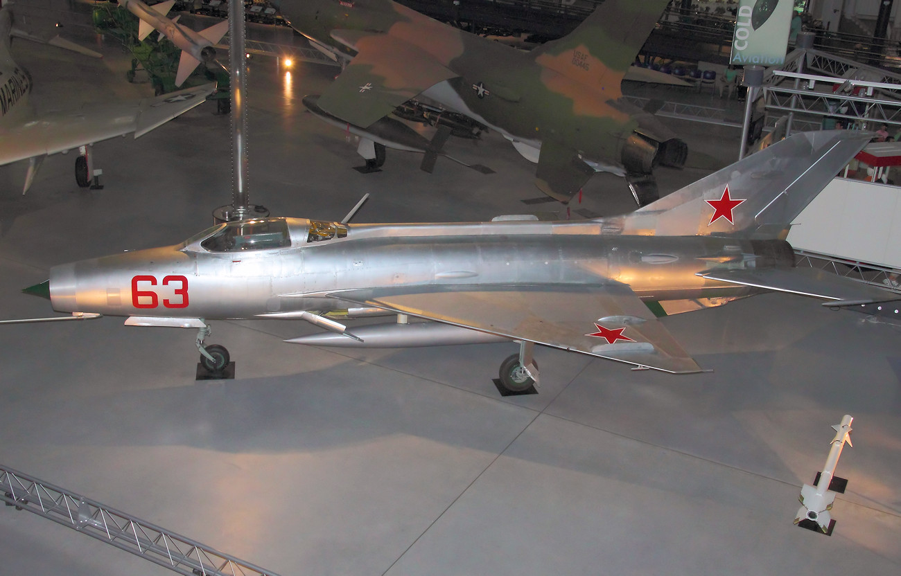 MiG-21 F - Kampfflugzeug der UdSSR
