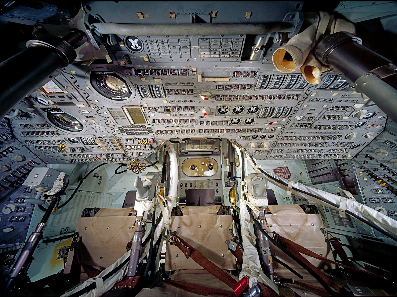 Raumkapsel Columbia - Cockpit der Apollo 11 Mondmission