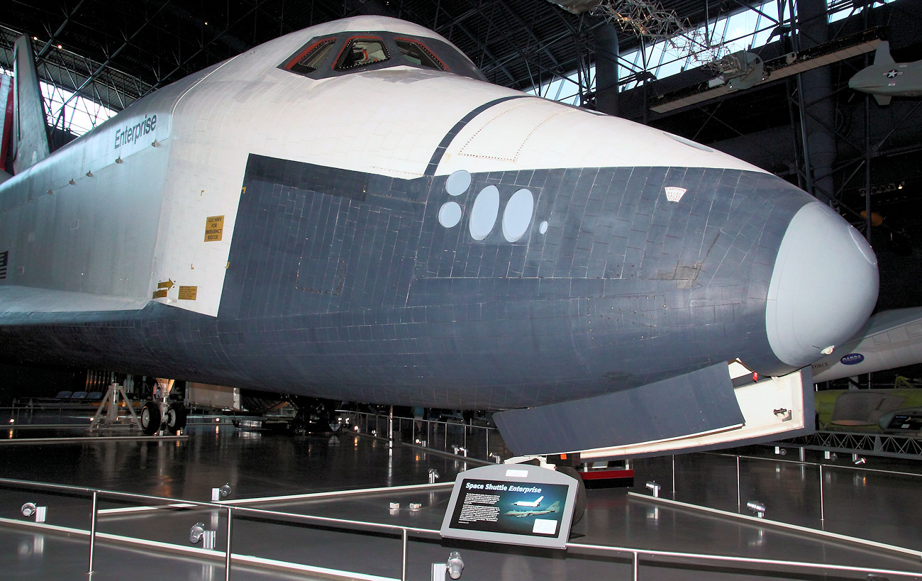 Space Shuttle Enterprise - Bugansicht der Raumfähre der NASA