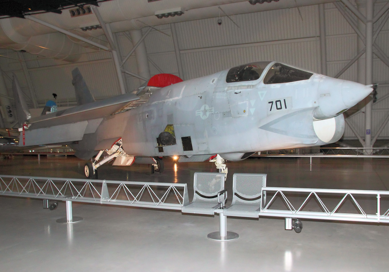 Vought F-8 Crusader - Der erster Überschalljäger der US Navy mit verstellbarem Einstellwinkel der Tragflächen