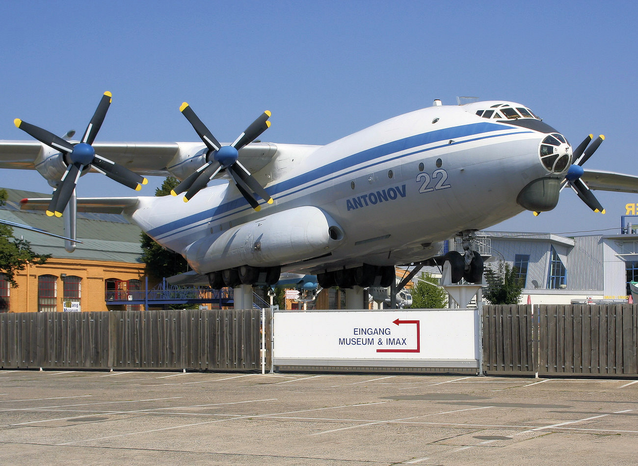 Antonov An-22 Transportflugzeug