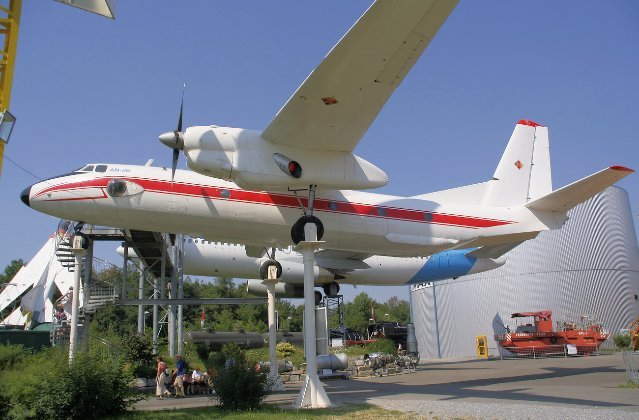 Antonow AN-26 der DDR