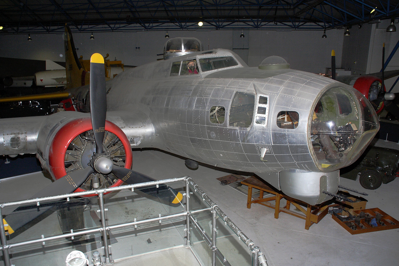 Boeing B-17 - Bugansicht