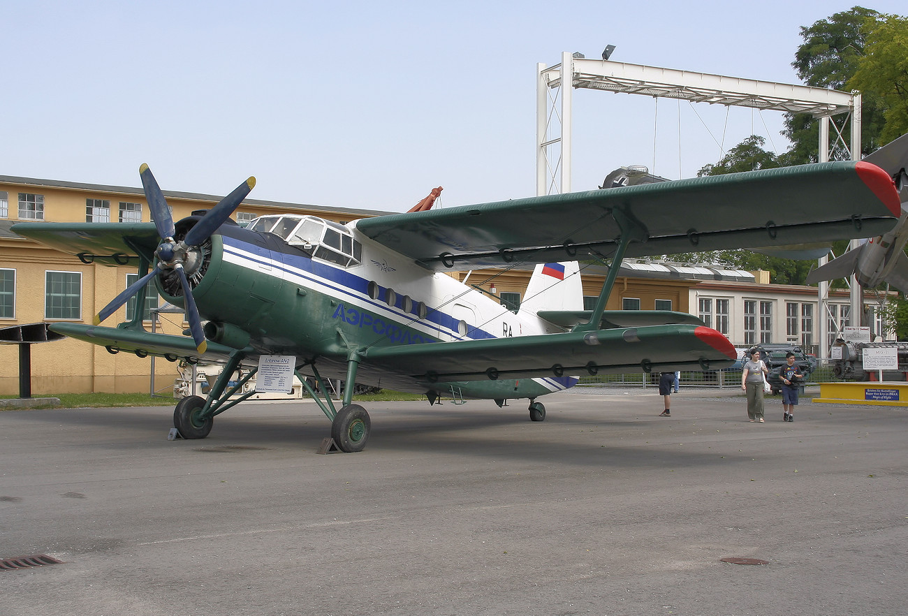 Antonow AN-2 Doppeldecker