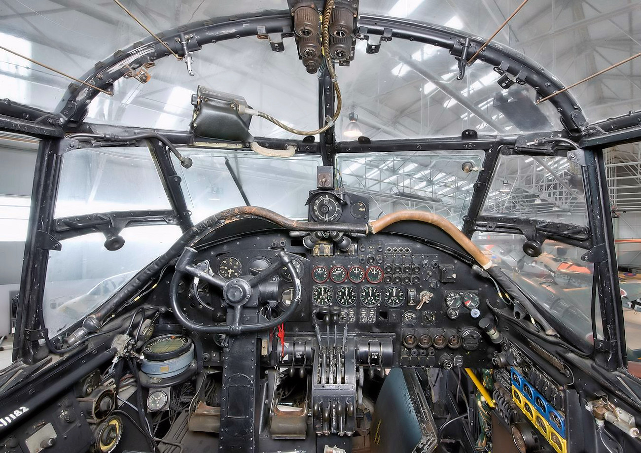 Avro Lincoln - Cockpit