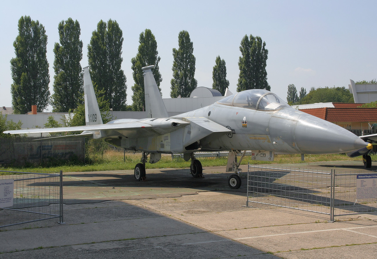 F-15 Eagle - McDonnell Douglas